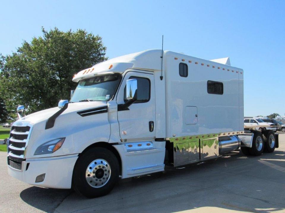 New 2020 Freightliner Cascadia 126 156" ARI Legacy II Luxury Custom